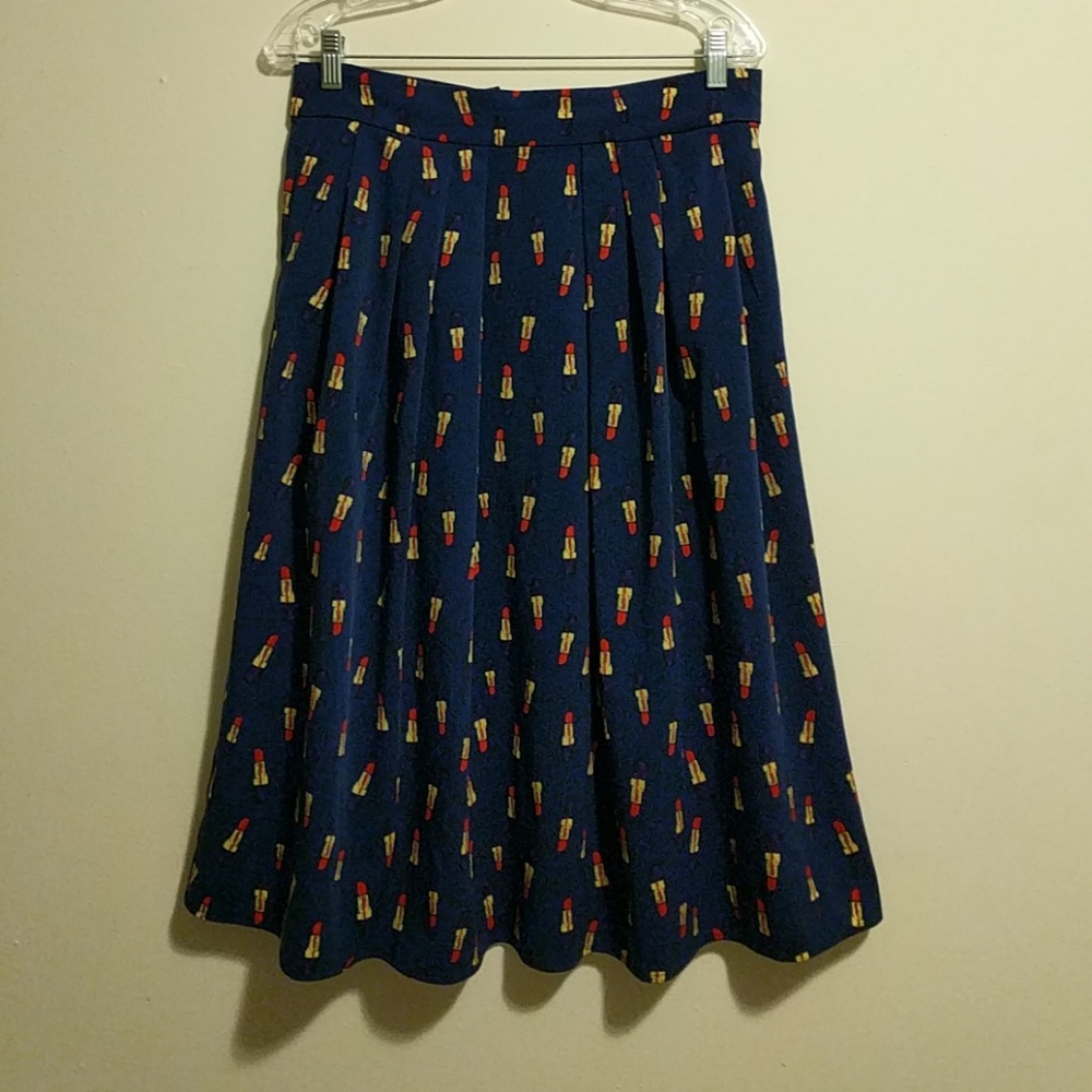 novelty lipstick print skirt.